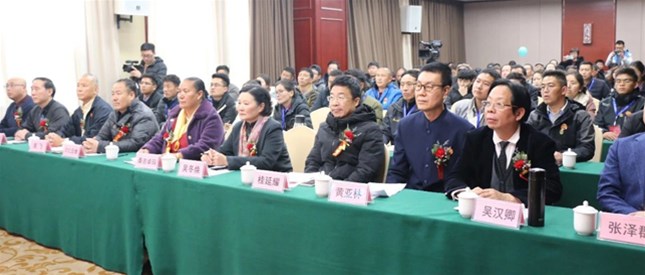 央视主持人张泽群现场捐款20万？