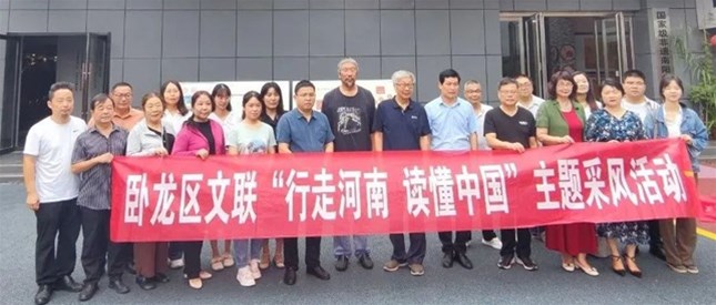 “行走河南·读懂中国”采风团走进南阳市烙画厂