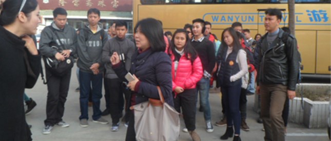 “海外华裔青少年南阳文化冬令营”中国文化行——南阳烙画站