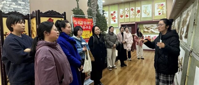 深化校企合作：南阳农业职业学院艺术学院艺术系到南阳市烙画厂观摩学习