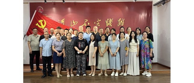 “中共南阳市烙画厂支部党员专题党日活动” ——赴南阳市美术馆参观纪念抗战80周年 “河山不容践踏——南阳抗战图片展”